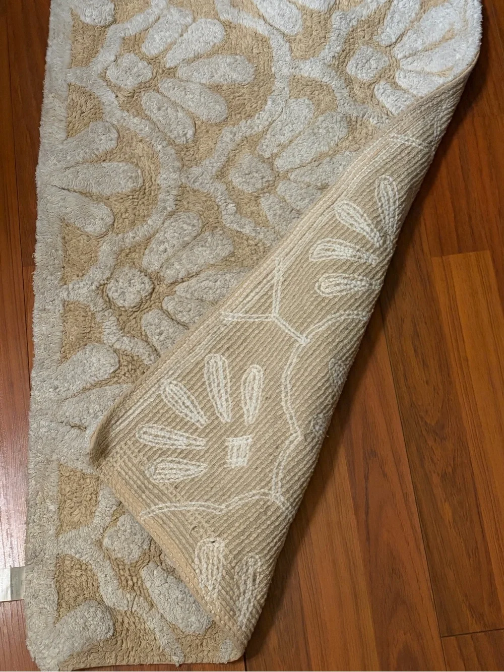 Plush Two-Tone Beige and White Bath Rug